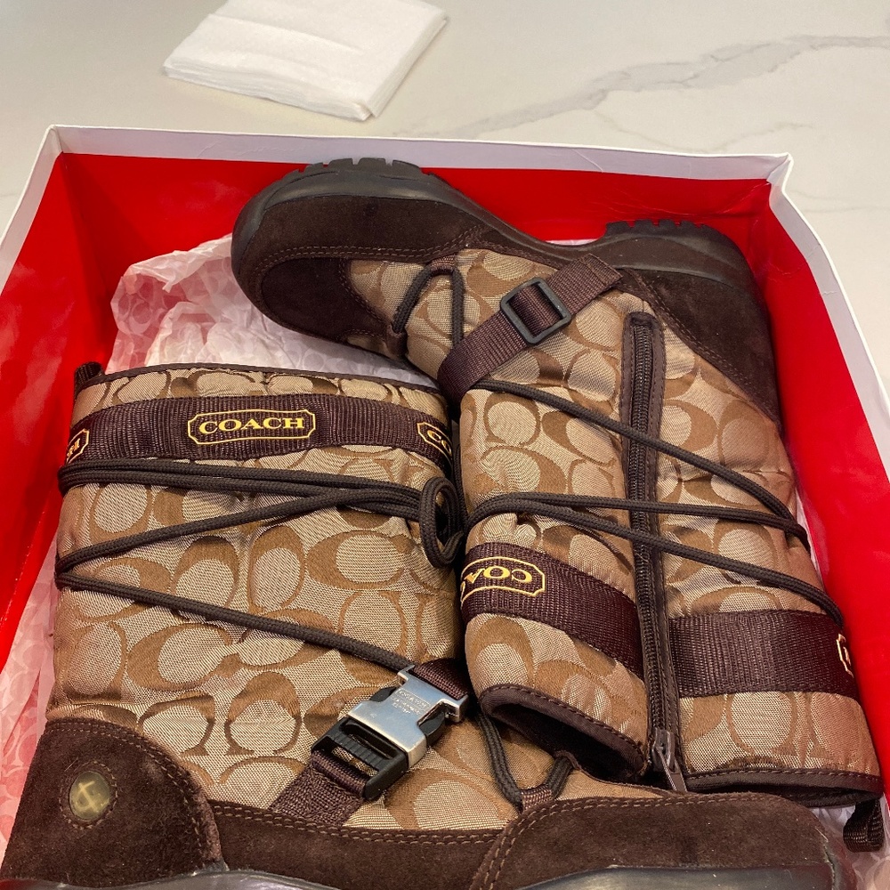 Coach snow boots size 6.5 width M